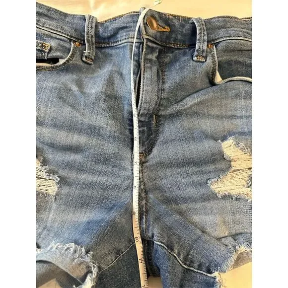 Universal Thread Women's High Rise Distressed Denim Shorts Size 8 Blue - Picture 7 of 8